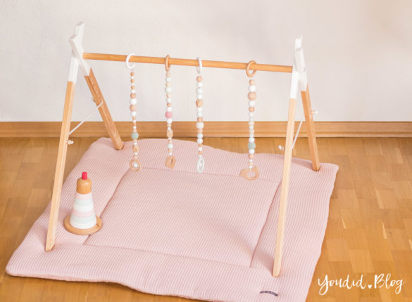 Bauanleitung für einen DIY Holz Spielbogen im skandinavischen Stil und Pastellfarben Wooden Babygym Spielebogen nordic interior Play Gym | https://youdid.blog