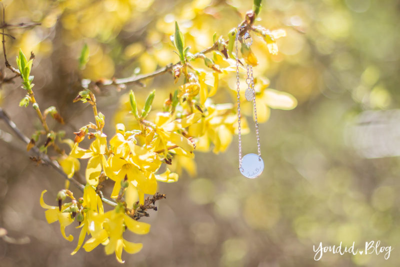 Ein persönliches Geschenk zum Muttertag - Ein Brief an meine Mama und personalisierter Schmuck von Merci Maman handgraviert | https://youdid.blog