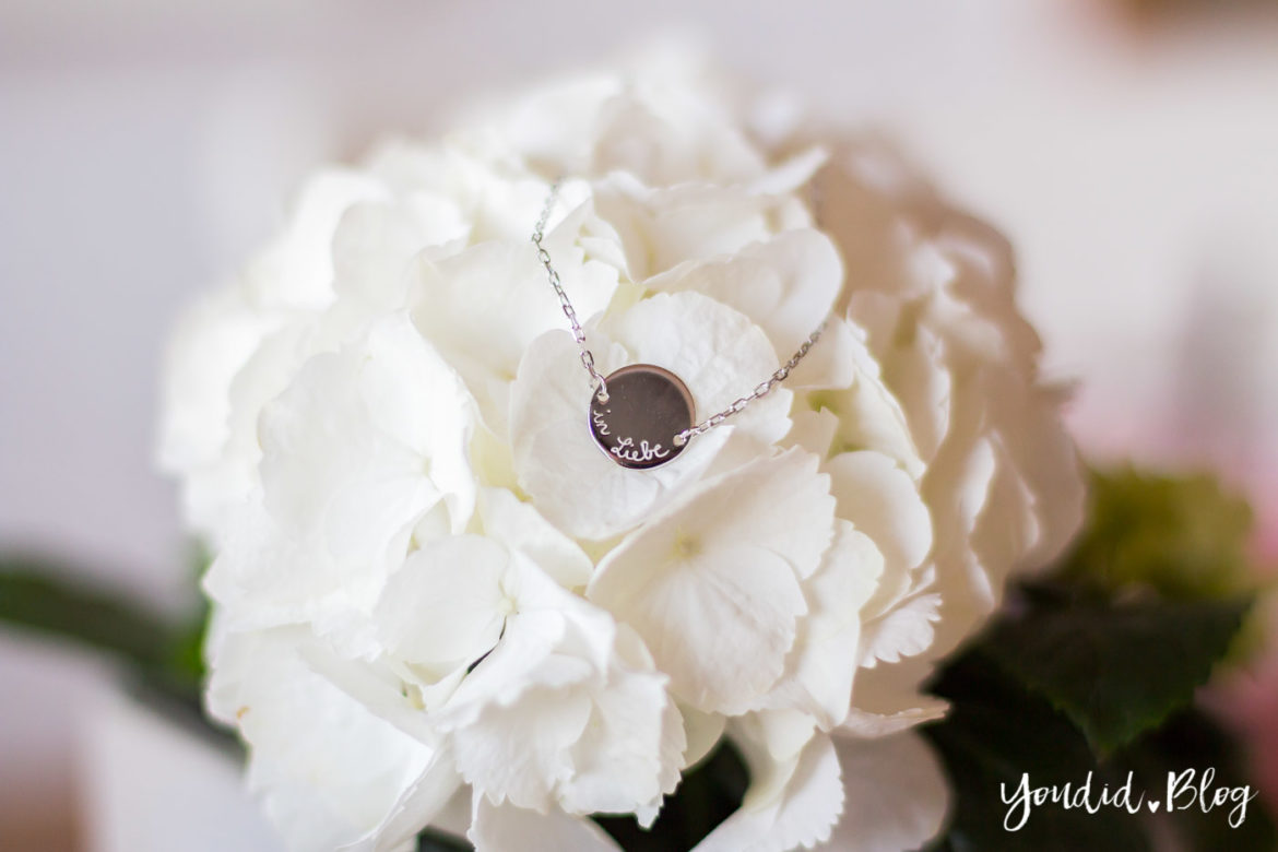 Ein-persoenliches-Geschenk-zum-Muttertag-und-ein-Brief-an-meine-Mama-und-personalisierter-Schmuck-von-Merci-Maman Ein persönliches Geschenk zum Muttertag und ein Brief an meine Mama und personalisierter Schmuck von Merci Maman | https://youdid.blog