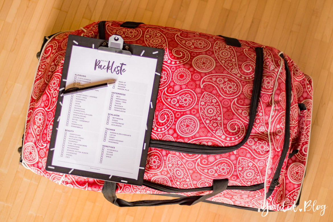 Kostenlose Universal Packliste für Frauen Freebie Printable Packing List Guide Checkliste für den Urlaub Koffer packen leicht gemacht | https://youdid.blog