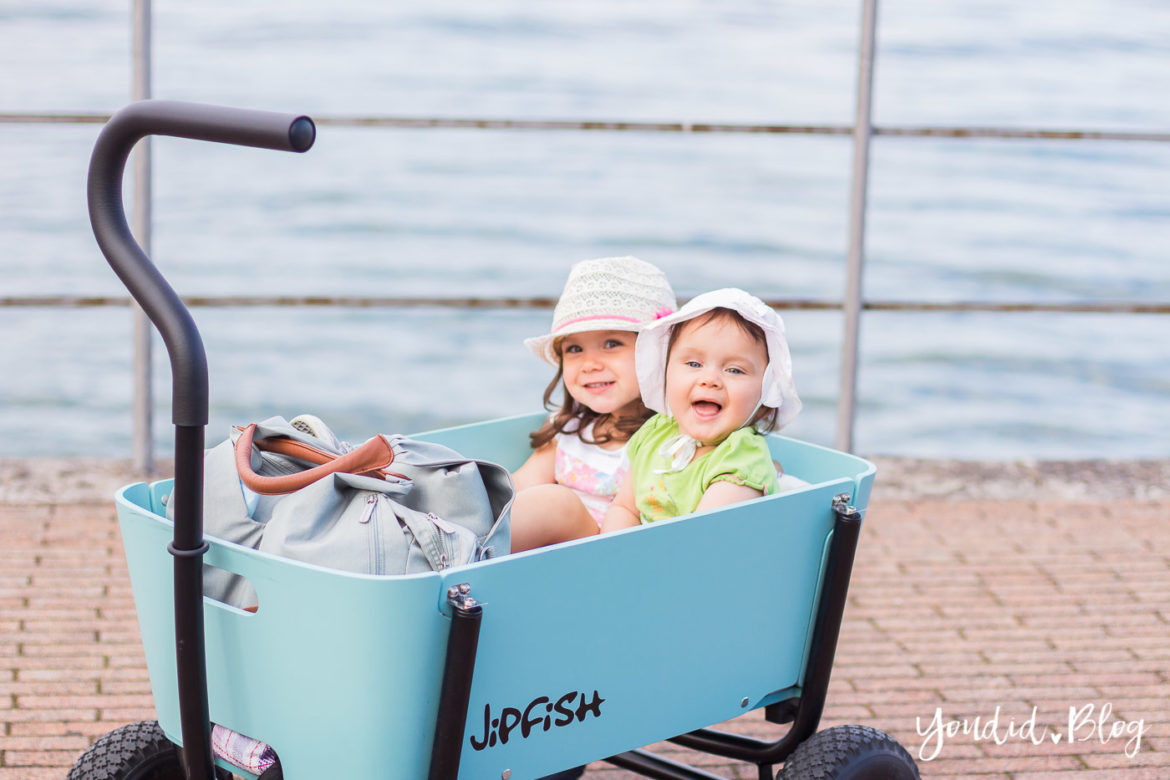Stylischer Bollerwagen statt Geschwisterwagen - Wir testen im Familienurlaub den Jipfish Handwagen | https://youdid.blog