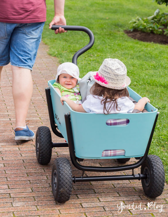 Zwei Kinder im Bollerwagen statt Geschwisterwagen - Wir testen in Italien den Jipfish Handwagen | https://youdid.blog