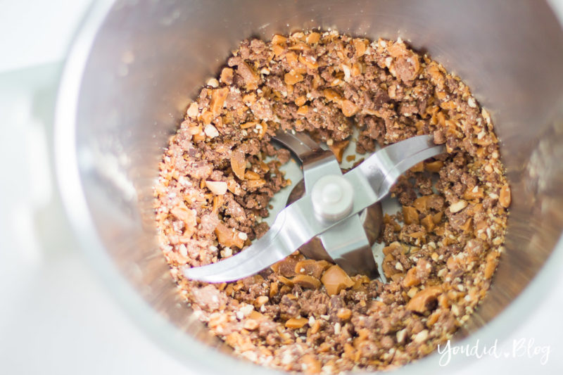 Rezept Toffifee Schoko Crossies mit dem Thermomix selber machen selbstgemacht Chocolate Caramel Nut Choco Crossies | https://youdid.blog