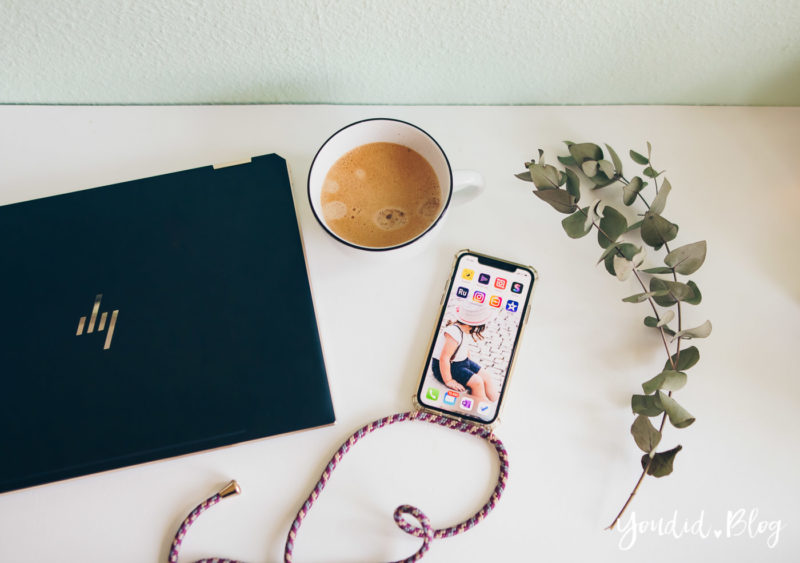 Videos im Hochformat schneiden und exportieren - die besten Apps für Instagram Stories und IG TV Flatlay iPhone Laptop Stockphotos | https://youdid.blog