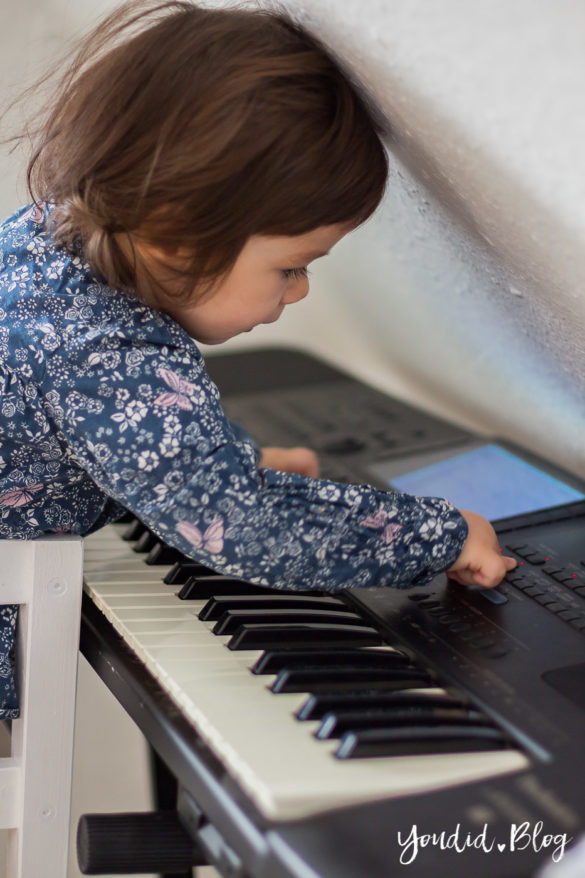 Klavier spielen mit Learning Tower | https://youdid.blog