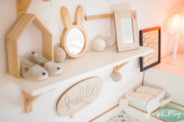 5 Tipps für entspanntes Wickeln nordic skandinavisches Kinderzimmer Hausregal Shelfie Shelf Girlsroom | https://youdid.blog