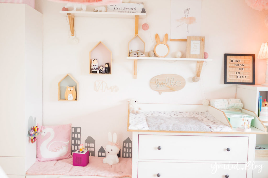 5 Tipps für entspanntes Wickeln skandinavisches Kinderzimmer IKEA Hack Wickelkommode Girlsroom | https://youdid.blog