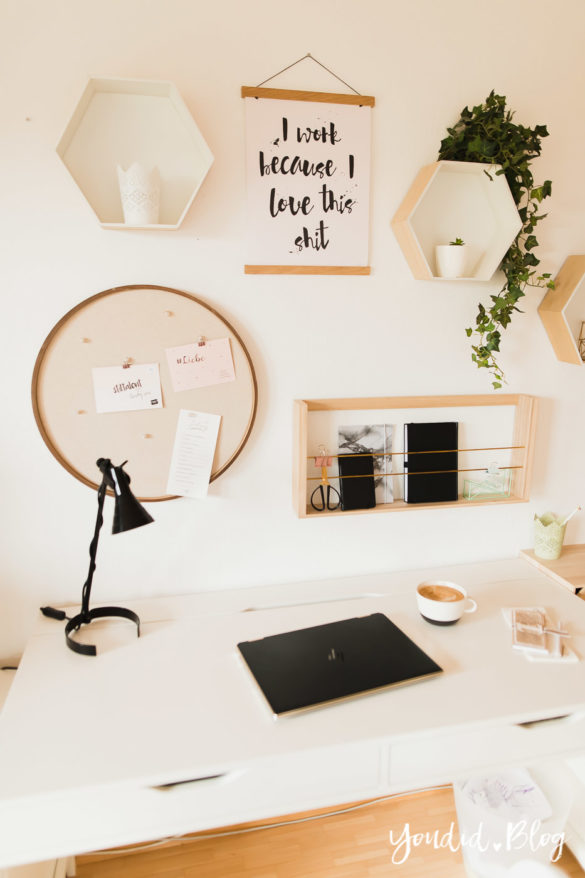 Poster und Holzbilder im skandinavischen Wohnstil Home Office Make Over Herbstdeko Workingmum | https://youdid.blog