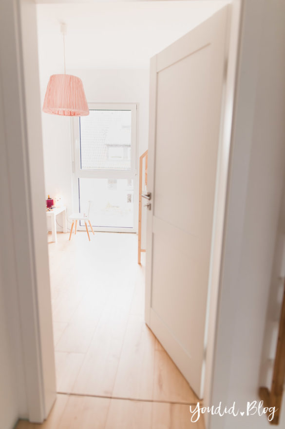 Room Tour durchs Haus moderne Kassettentüren und unsere Erfahrung mit Tür und Zarge Blick ins Kinderzimmer | https://youdid.blog