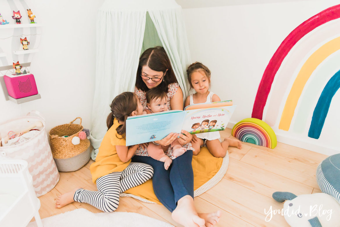 3 Monate Dreifach Mama - der perfekte Altersabstand und das persönlichste Vorlesebuch von Hurra Helden Kinderzimmer Regenbogen | https://youdid.blog