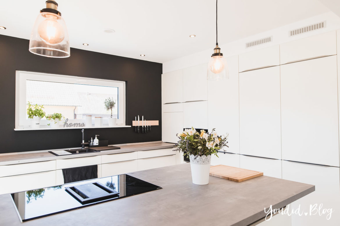 Bauanleitung Küchenschränke verkoffern Küchenschrankwand abkoffern Küchenhochschränke mit Trockenbau verkleiden und unser Lichtkonzept in der Küche | https://youdid.blog