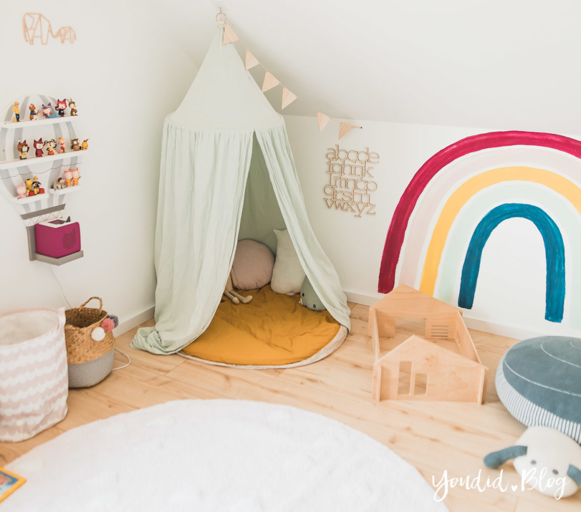 Zwischen Windeln Corona und Einhorn Kneten - Bleib Lässig Zuhause Skandinavisches Kinderzimmer Regenbogen Baldachin Betthimmel IKEA Hack nordic Kidsroom | https://youdid.blog